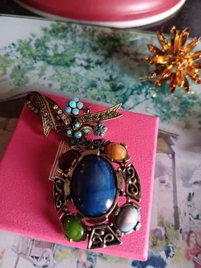 Vintage style brooches