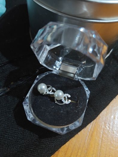 stud earrings