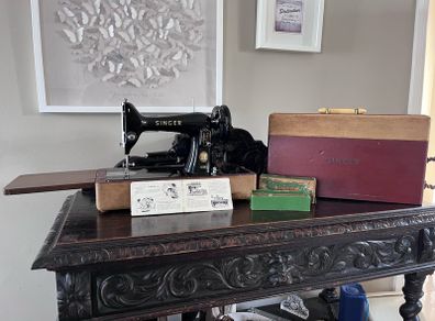 singer sewing machine 99k