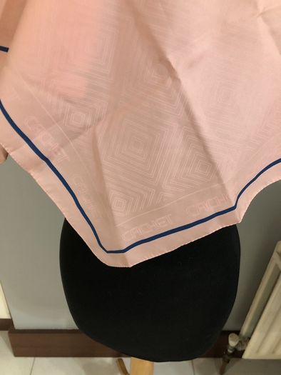 Cachet scarf