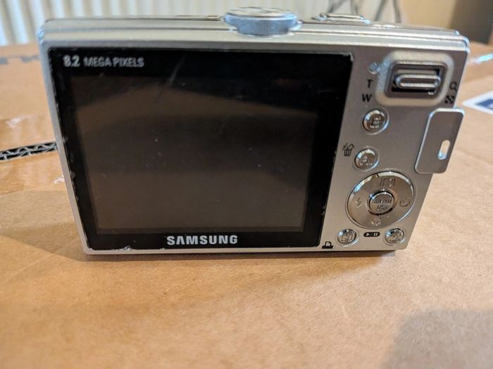 Samsung VLUU L100 Digital Camera