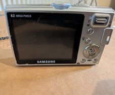Samsung VLUU L100 Digital Camera