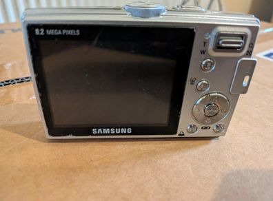 Samsung VLUU L100 Digital Camera
