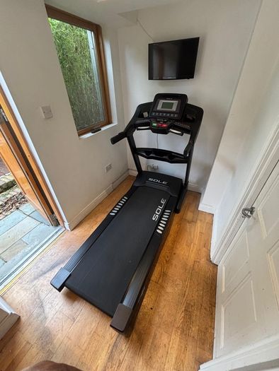Treadmill - Sole F63