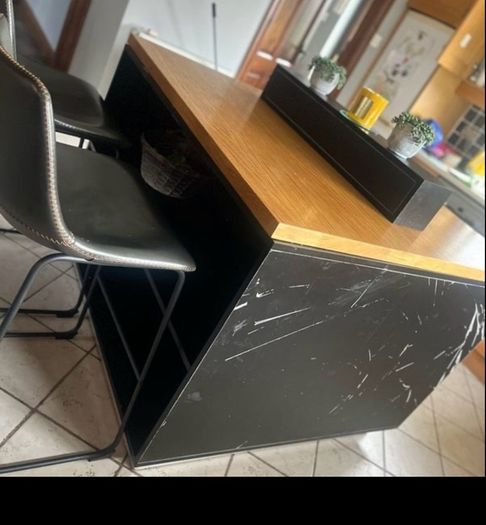 Kitchen Island & Stools