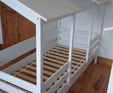 Kids house bed