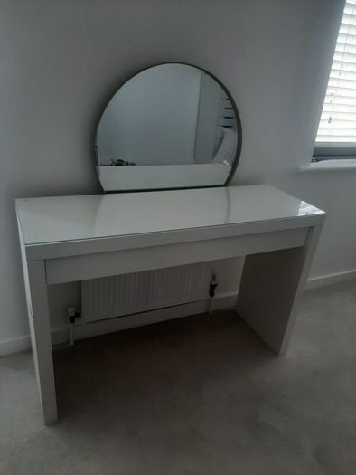 Dressing table