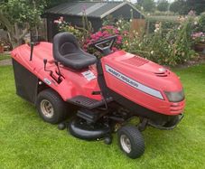 Ride on lawnmower