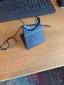 Charging stand for Jabra Evolve2 65