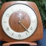 Vintage Smiths Art Deco Wooden Mantle Clock Arabic numerals and chapter dial. (in working order) Image 4
