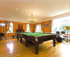 Full Size Snooker / Pool Table