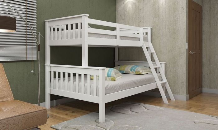 Triple bunk bed