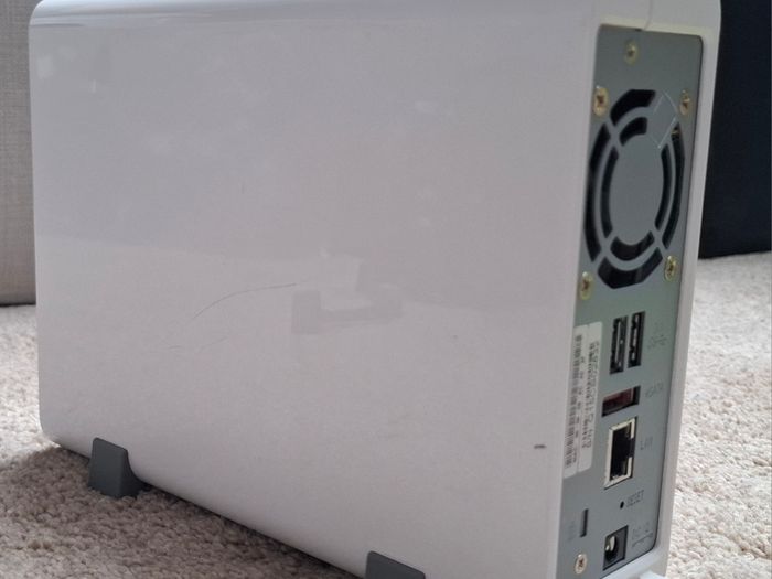 External Hard Drive Qnap Ts-112p 1.6ghz Cpu 512mb Ram 1 X 2tb Hard Drive Rj45 Usb Esata