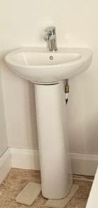 bathroon sink and taps 33x17x15