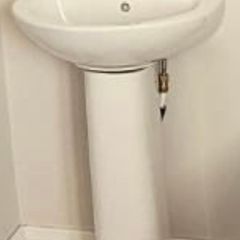 bathroon sink and taps 33x17x15