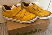 Froddo miroko dark yellow with white star trainers