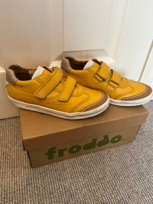 Froddo miroko dark yellow with white star trainers