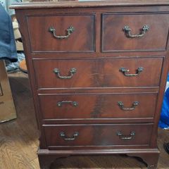 Chest of drawers.
