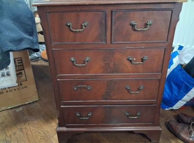 Chest of drawers.