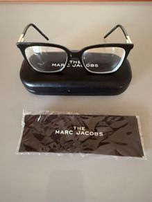 Marc Jacobs womens reading glasses case and cleaning cloth