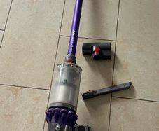 dyson  v10 hoover