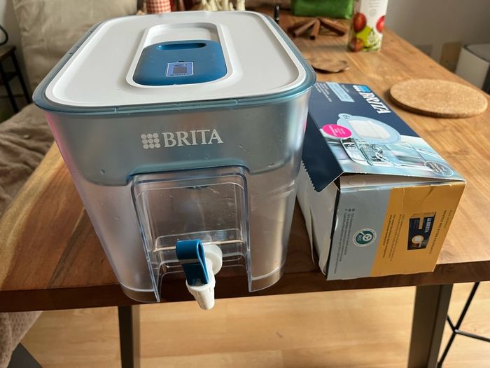 Brita Flow 8.2L water filter tank + 5 new MAXTRA PRO filters