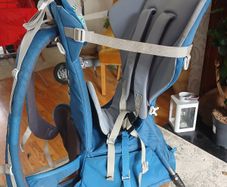 Back pack child carrier