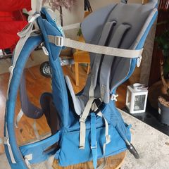 Back pack child carrier