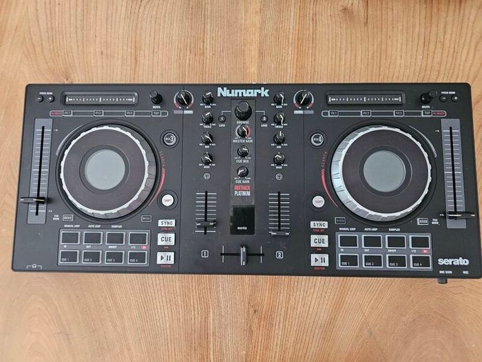 Numark Mixtrack Platinum DJ Controller Serato