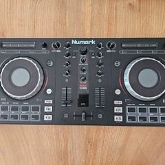 Numark Mixtrack Platinum DJ Controller Serato