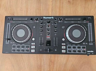 Numark Mixtrack Platinum DJ Controller Serato