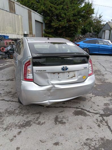 Breaking Toyota Prius 2012 hybrid