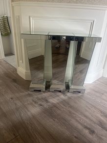 mirrored console