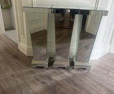 mirrored console