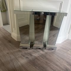 mirrored console