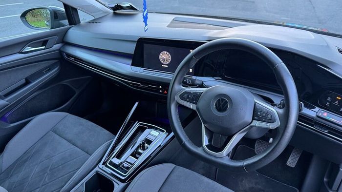 2023 Volkswagen Golf Mk8 eHybrid Style 204BH