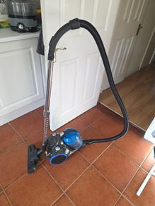 Vacuum cleaner 700W