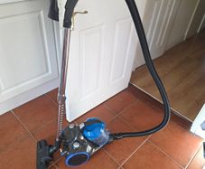Vacuum cleaner 700W