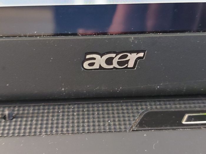 Vintage Acer Aspire. 5612 WLMi, Intel Core Duo Processor, CPU T2300, 1.66GHZ, 32 bit,  2GB Ram, Windows 10, Microsoft Edge, Chrome and VCL