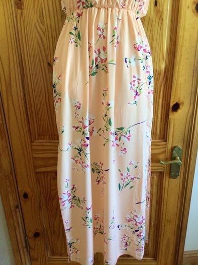 Ladies Peach Floral maxi dress W/ side slits size M 12 includes postage