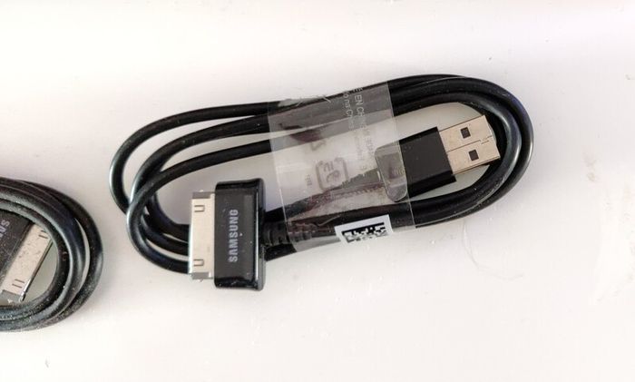 Sasung 30-pin to USB Sync Charge cable