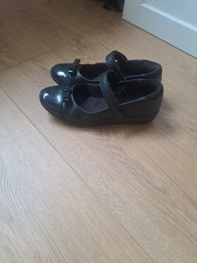 Girls school shoes Size 4.5