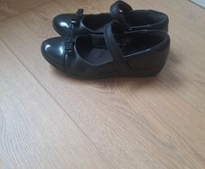 Girls school shoes Size 4.5