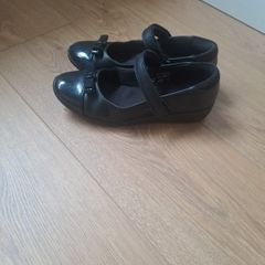 Girls school shoes Size 4.5