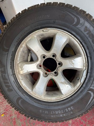 Tyre 265-70 R17