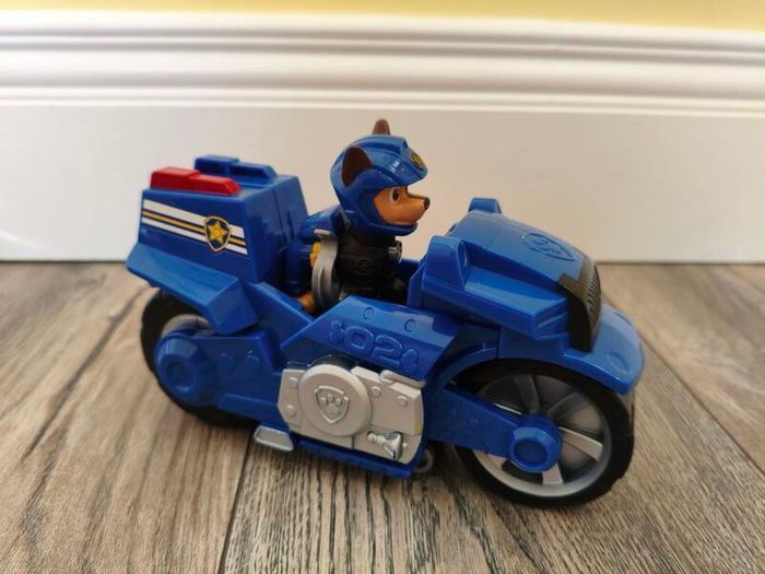 PAW Patrol: Moto Pups Chase's Deluxe Pull Back Motorcycle