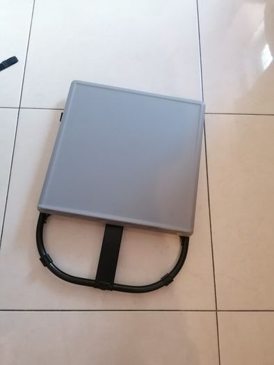 Portable folding table