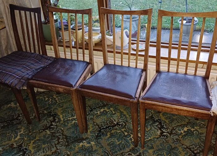 FREE: Mahogany Extending Dining Table & 8 Vintage/Antique Chairs (Must Take All)