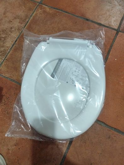 Brand new toilet seat