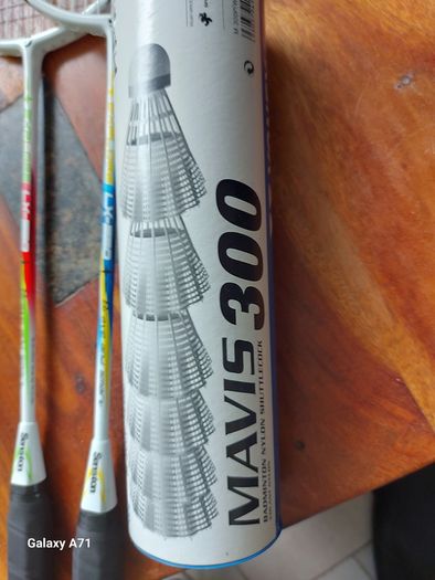 Senston Armor Badminton set, 2 Rackets and Tube of shuttlecocks, in lovely case